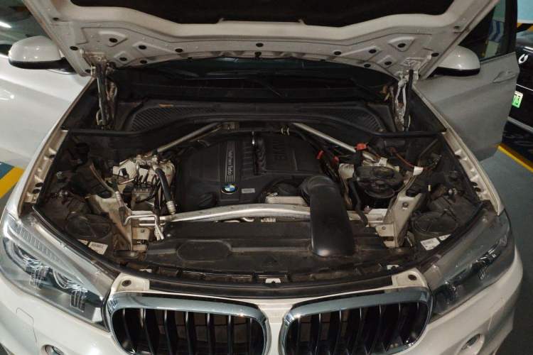 Used BMW X5 2014 xDrive35i Luxury Edition Engine Bay