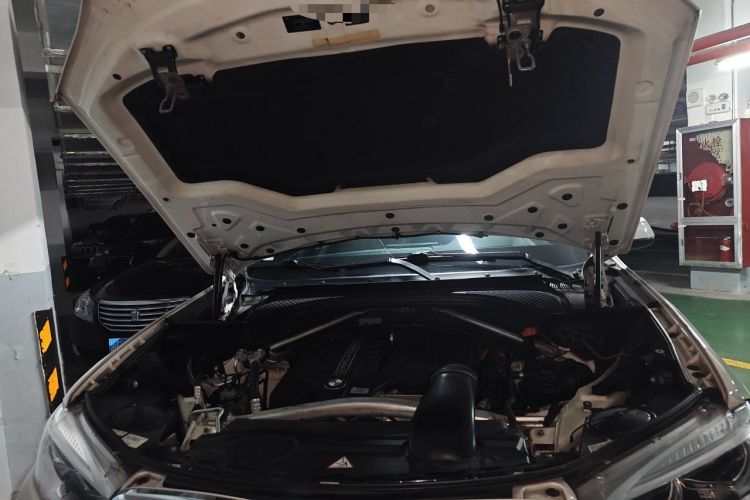 Used BMW X5 2014 xDrive35i Luxury Edition Engine Bay