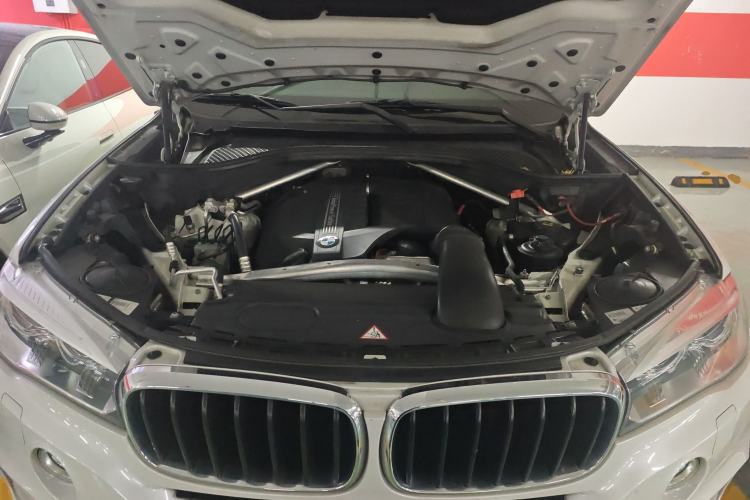 Used BMW X5 2014 xDrive35i Leading Model Engine Bay