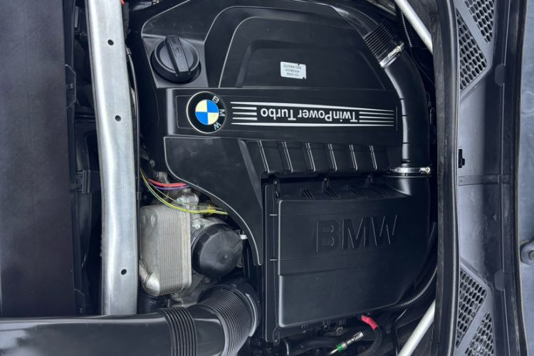 Used BMW X5 2014 xDrive35i Leading Model Engine Bay