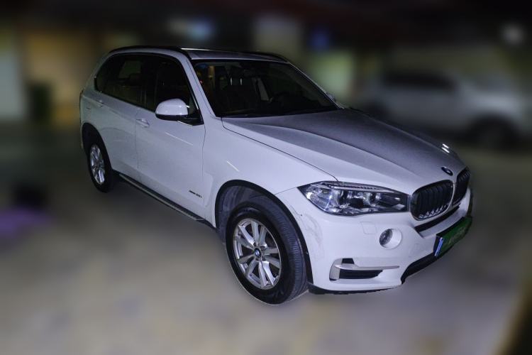 Used BMW X5 2014 xDrive35i Elegant Edition Front Right 45 Deg