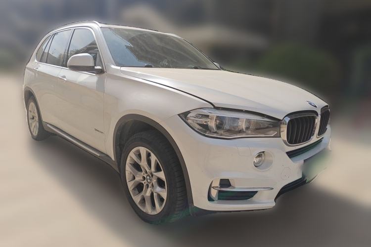 Used BMW X5 2014 xDrive35i Leading Model Front Right 45 Deg
