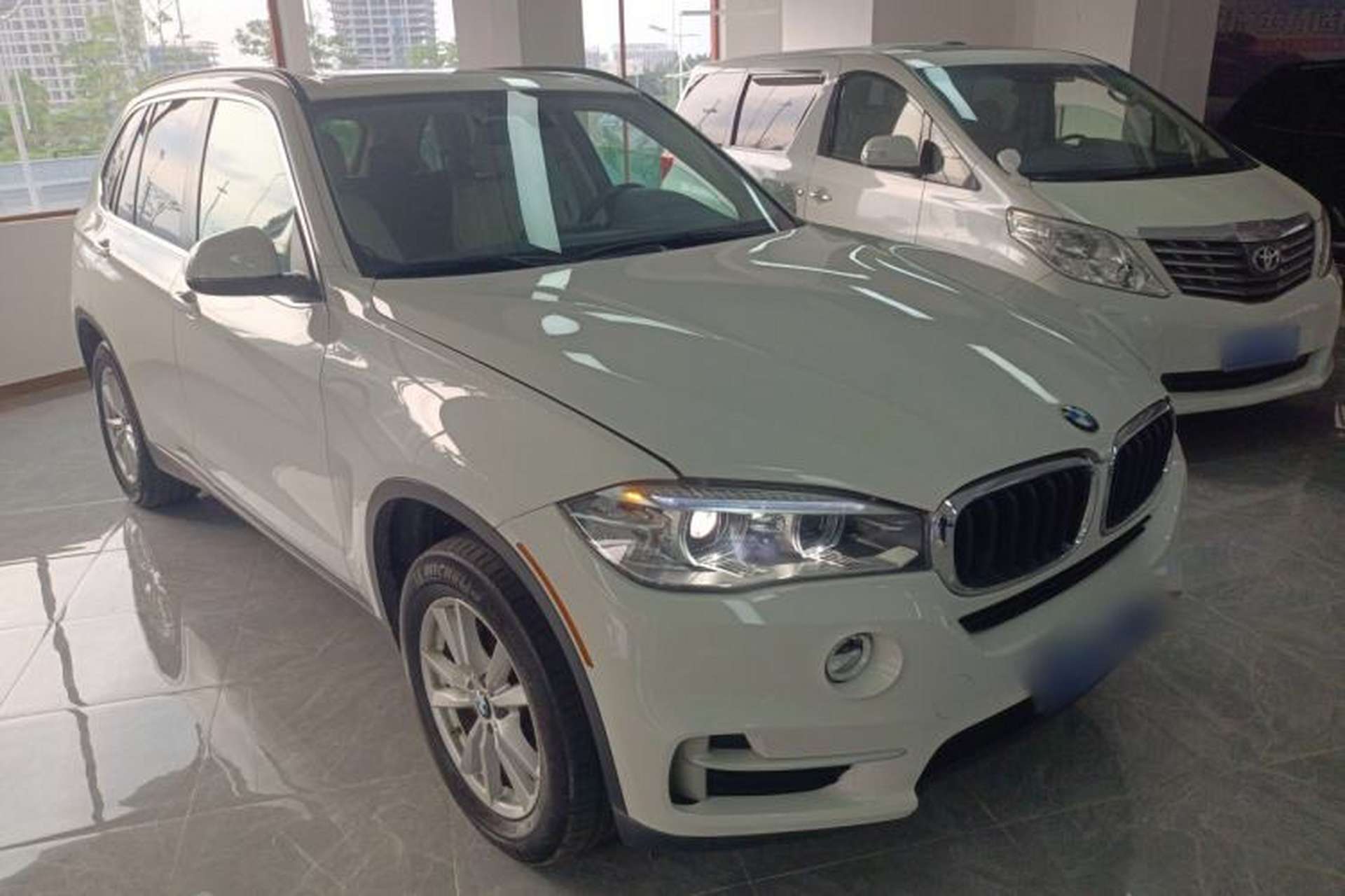 Used BMW X5 2014 xDrive35i Gasoline 5-seater U.S. specification Front Right 45 Deg