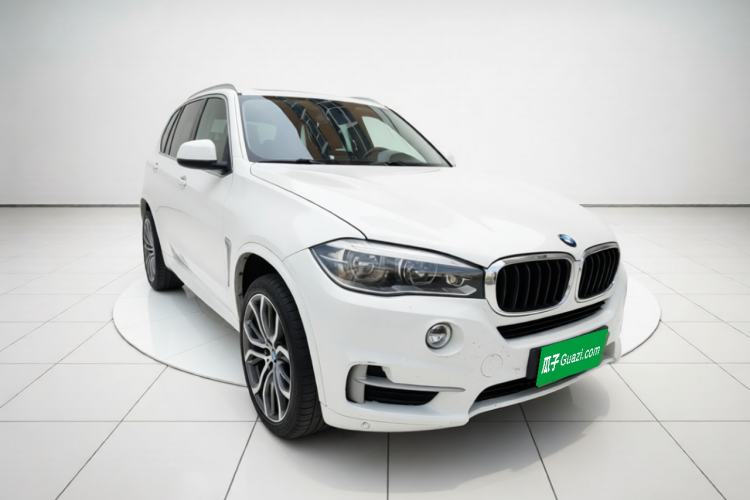 Used BMW X5 2014 xDrive35i U.S. specification Front Right 45 Deg