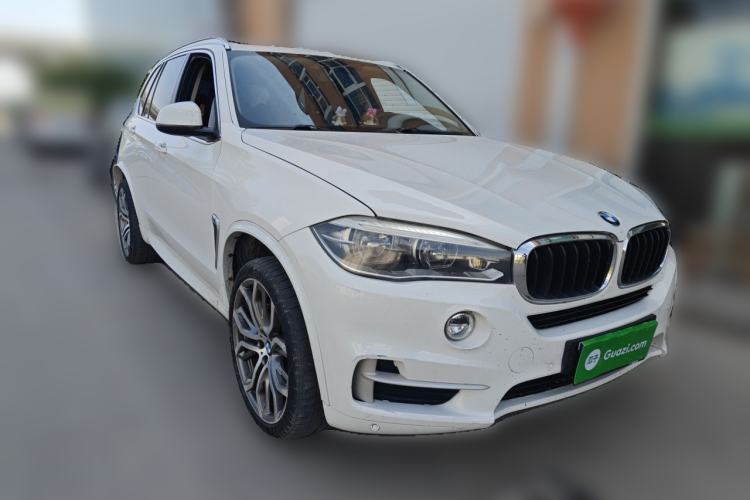 Used BMW X5 2014 xDrive35i U.S. specification Front Right 45 Deg