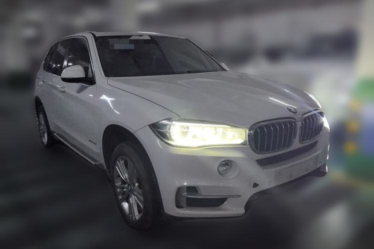 Used BMW X5  Front Right 45 Deg