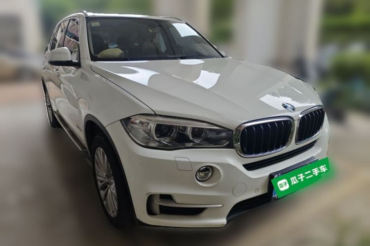 Used BMW X5 2014 xDrive35i Leading Model Front Right 45 Deg