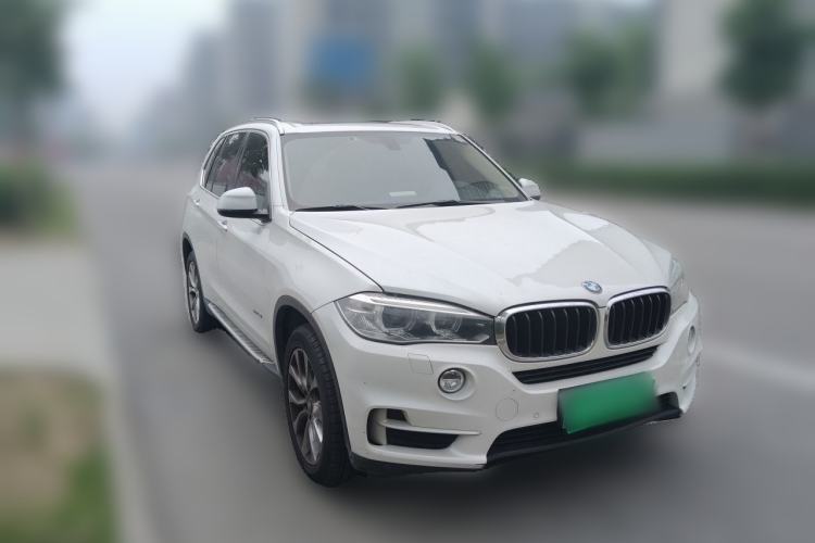 Used BMW X5 2014 xDrive35i Elegant Edition Front Right 45 Deg