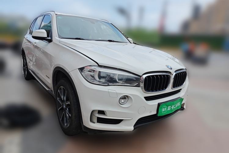 Used BMW X5 2014 xDrive35i Luxury Edition Front Right 45 Deg