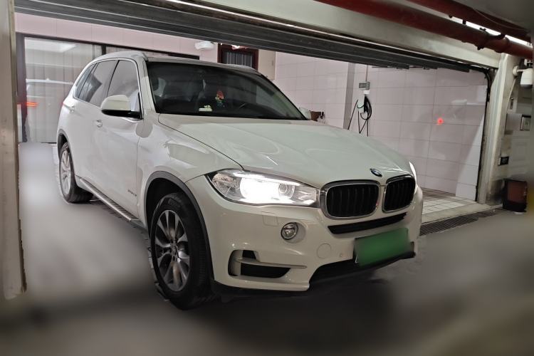 Used BMW X5 2014 xDrive35i Elegant Edition Front Right 45 Deg