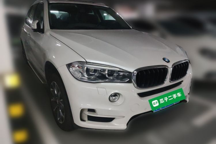 Used BMW X5 2014 xDrive35i Luxury Edition Front Right 45 Deg