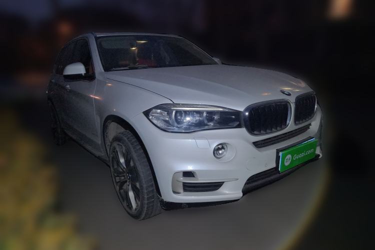 Used BMW X5 2014 xDrive35i Leading Model Front Right 45 Deg