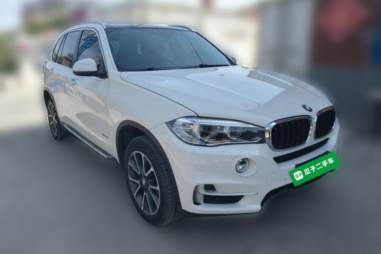Used BMW X5 2014 xDrive35i Leading Model Front Right 45 Deg
