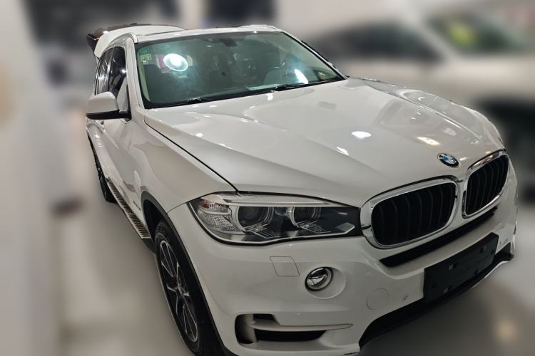 Used BMW X5 2014 xDrive35i Leading Model Front Right 45 Deg