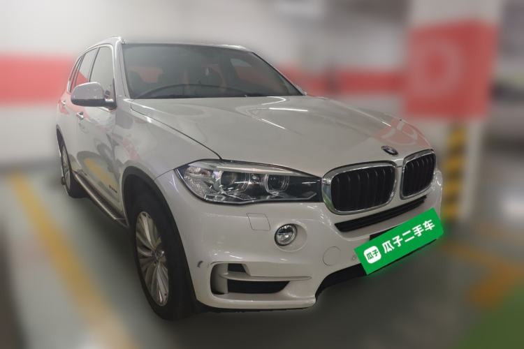 Used BMW X5 2014 xDrive35i Leading Model Front Right 45 Deg