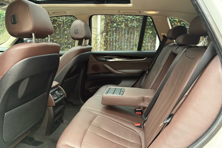 Used BMW X5 2014 xDrive35i Elegant Edition Interior 11