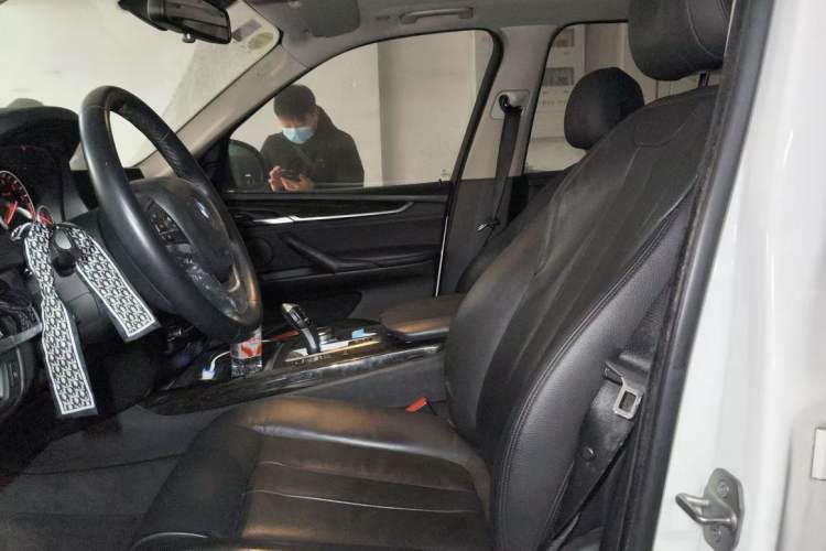Used BMW X5 2014 xDrive35i Leading Model Interior 2