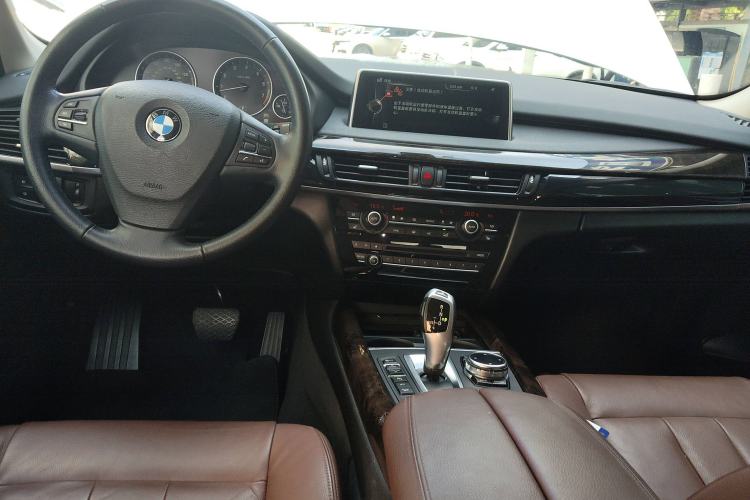 Used BMW X5 2014 xDrive35i Gasoline 5-seater U.S. specification Interior 2
