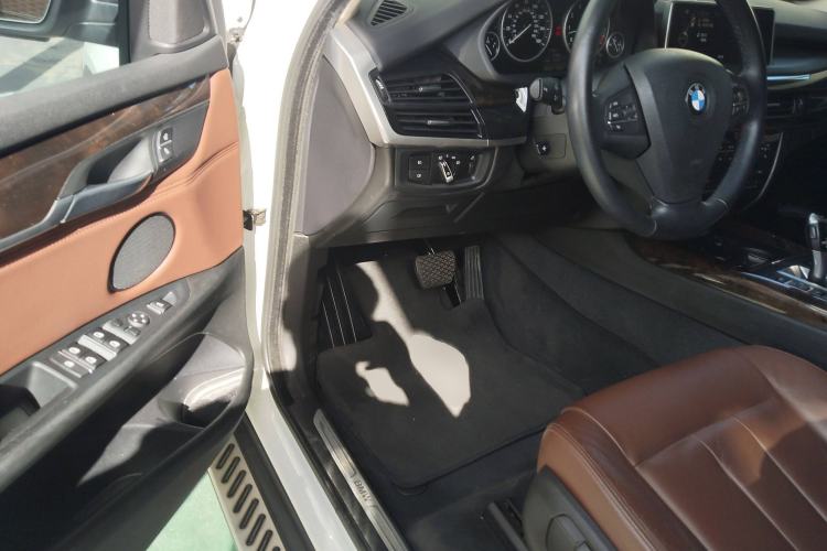 Used BMW X5 2014 xDrive35i Gasoline 5-seater U.S. specification Interior 3