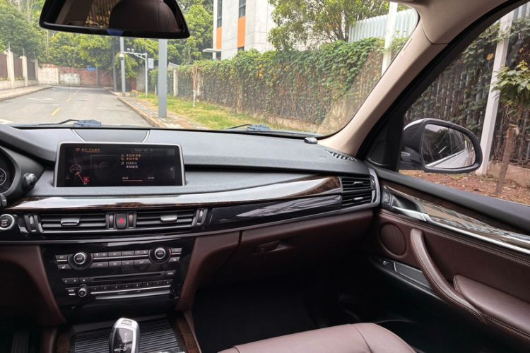 Used BMW X5 2014 xDrive35i Elegant Edition Interior 4