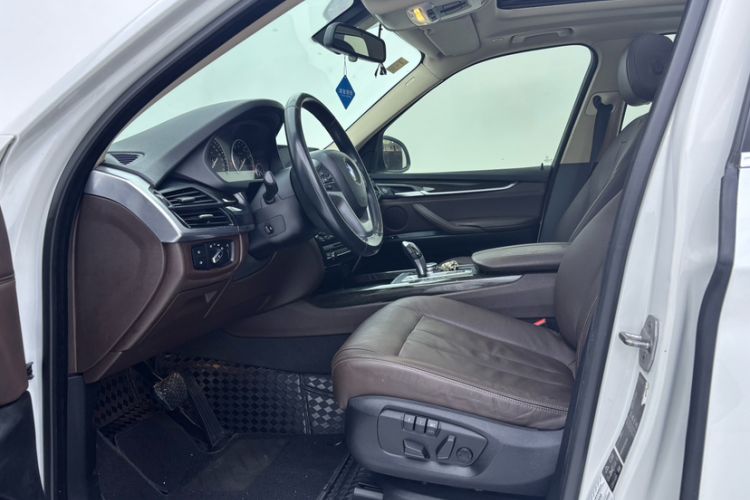 Used BMW X5 2014 xDrive35i Leading Model Interior 5