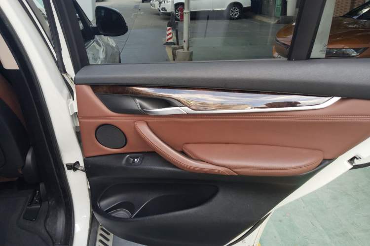 Used BMW X5 2014 xDrive35i Gasoline 5-seater U.S. specification Interior 6