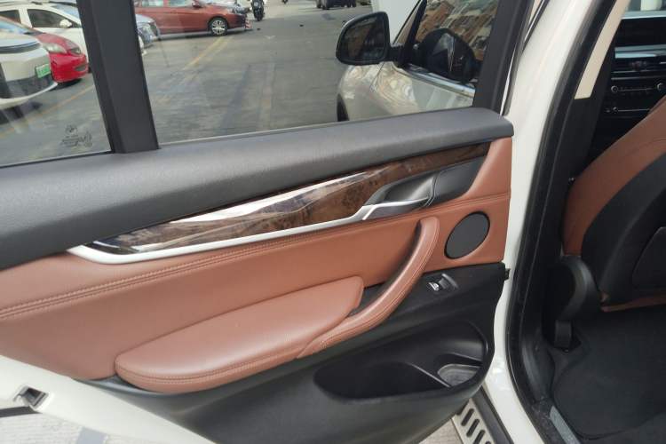 Used BMW X5 2014 xDrive35i Gasoline 5-seater U.S. specification Interior 8