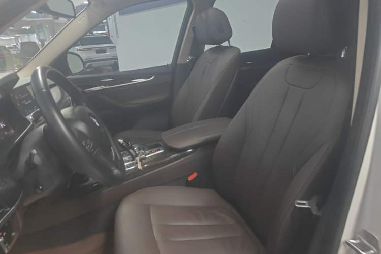 Used BMW X5 2014 xDrive35i Leading Model Left Front Seat