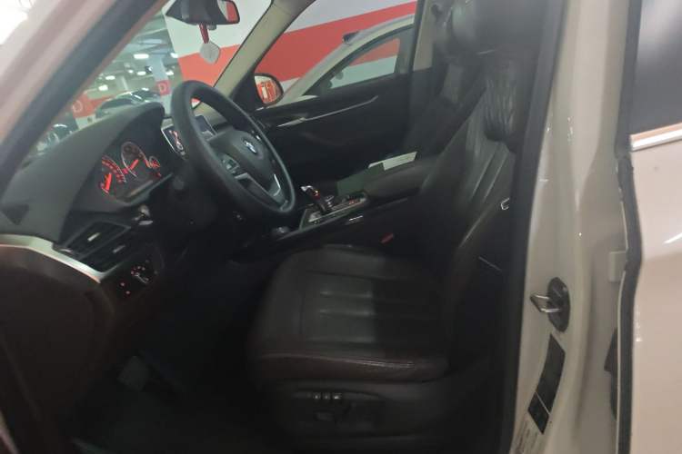 Used BMW X5 2014 xDrive35i Leading Model Left Front Seat