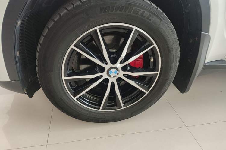 Used BMW X5 2014 xDrive35i Elegant Edition Left Front Wheel Hub