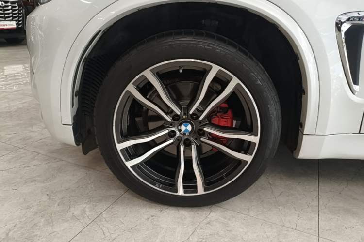 Used BMW X5 2014 xDrive35i Leading Model Left Front Wheel Hub