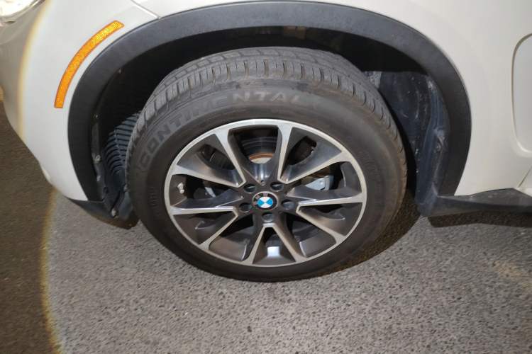 Used BMW X5 2014 xDrive35i U.S. specification Left Front Wheel Hub