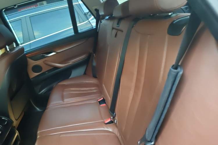 Used BMW X5  Left Rear Seat