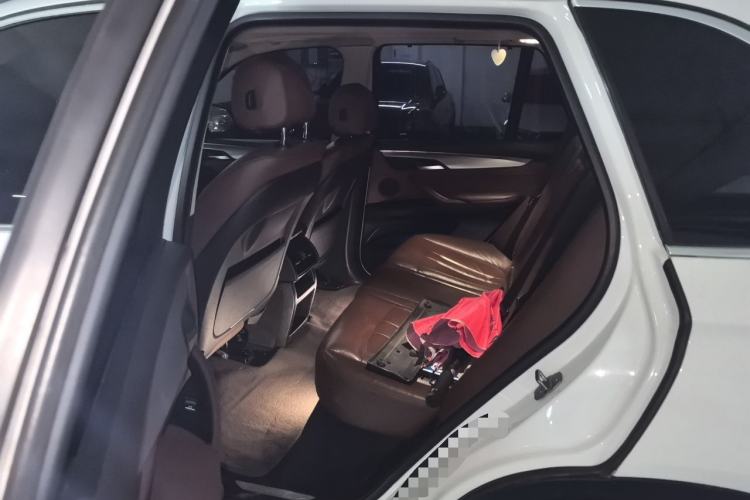 Used BMW X5  Left Rear Seat