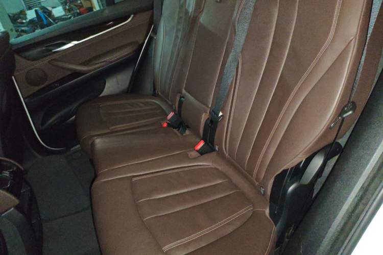 Used BMW X5 2014 xDrive35i Luxury Edition Left Rear Seat