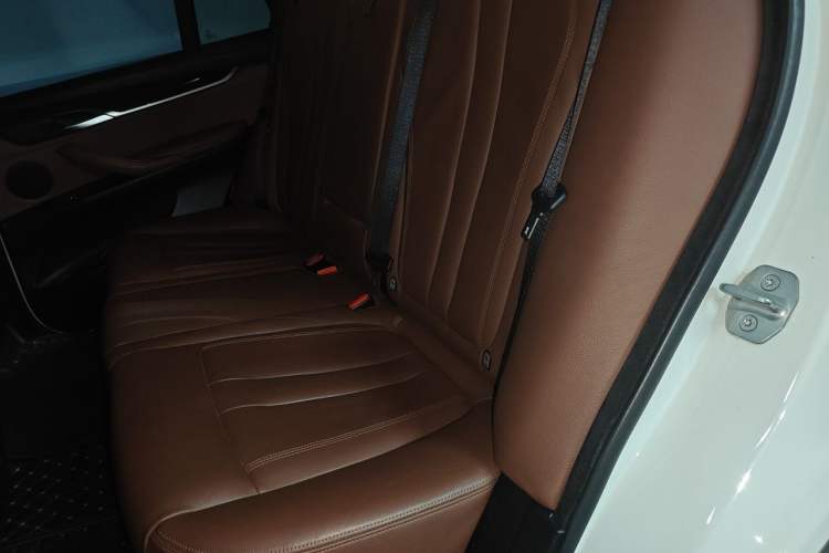 Used BMW X5 2014 xDrive35i Luxury Edition Left Rear Seat