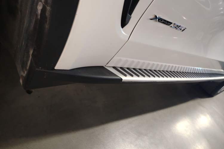 Used BMW X5 2014 xDrive35i Elegant Edition Left Side Sill