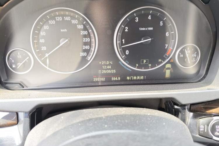 Used BMW X5 2014 xDrive35i Elegant Edition Odometer Close Up