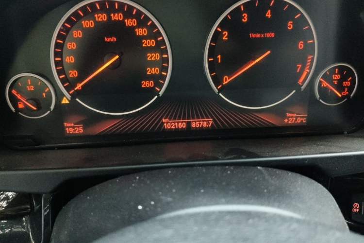 Used BMW X5 2014 xDrive35i Luxury Edition Odometer Close Up