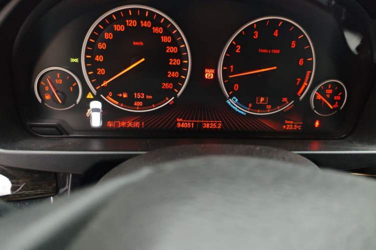 Used BMW X5 2014 xDrive35i Luxury Edition Odometer Close Up
