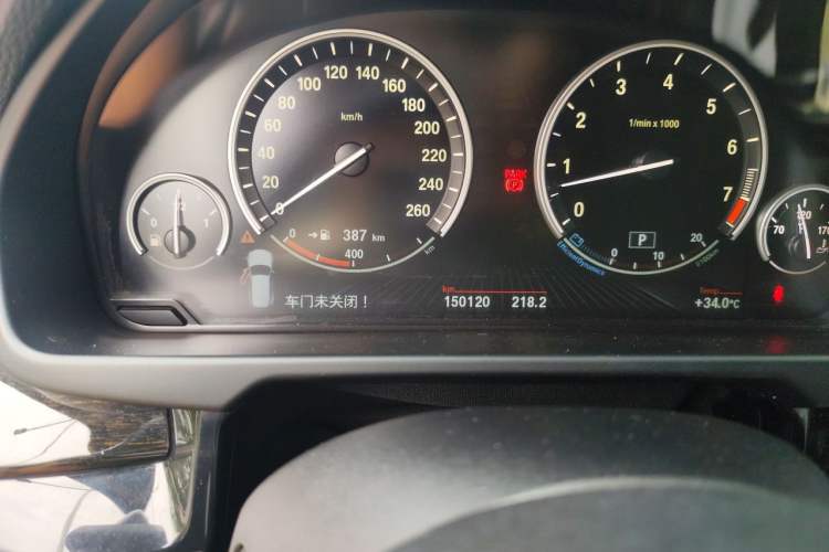 Used BMW X5 2014 xDrive35i Luxury Edition Odometer Close Up