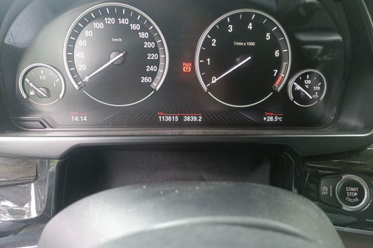 Used BMW X5 2014 xDrive35i Elegant Edition Odometer Close Up