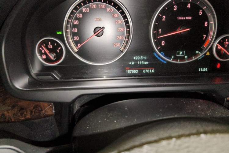 Used BMW X5 2014 xDrive35i Elegant Edition Odometer Close Up