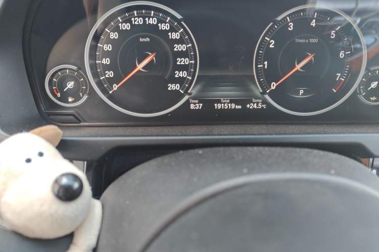Used BMW X5 2014 xDrive35i U.S. specification Odometer Close Up