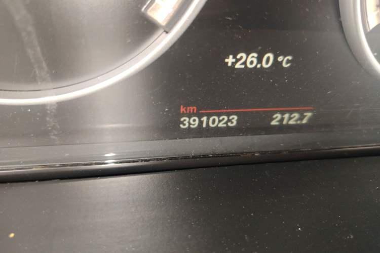 Used BMW X5 2014 xDrive35i Elegant Edition Odometer Close Up
