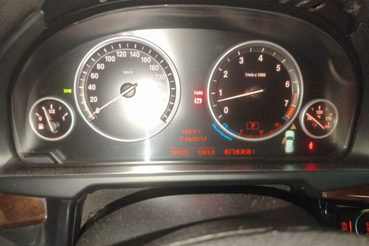 Used BMW X5 2014 xDrive35i Elegant Edition Odometer Close Up