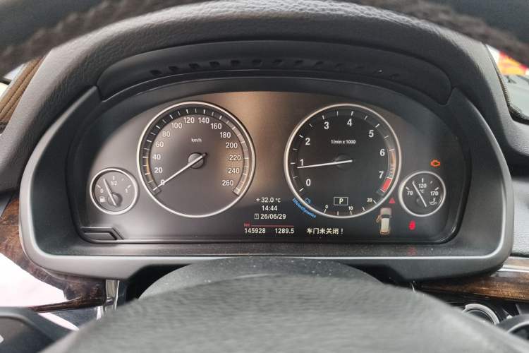 Used BMW X5 2014 xDrive35i Elegant Edition Odometer Close Up