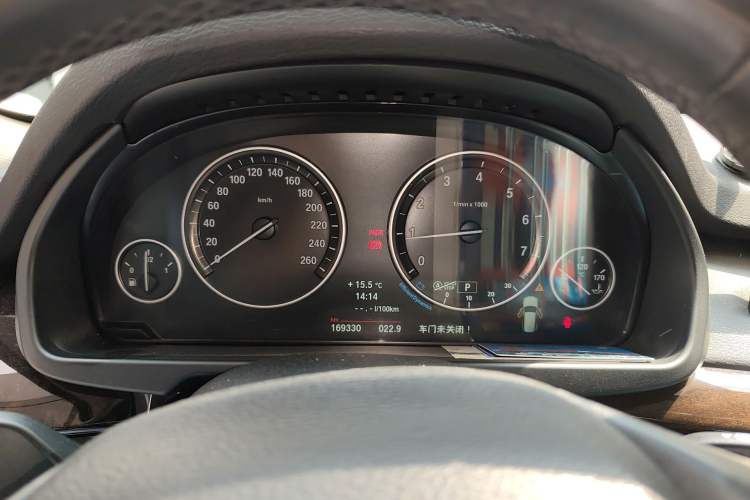 Used BMW X5 2014 xDrive35i Elegant Edition Odometer Close Up