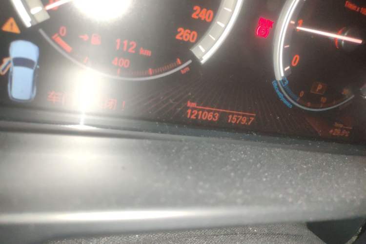 Used BMW X5 2014 xDrive35i Luxury Edition Odometer Close Up