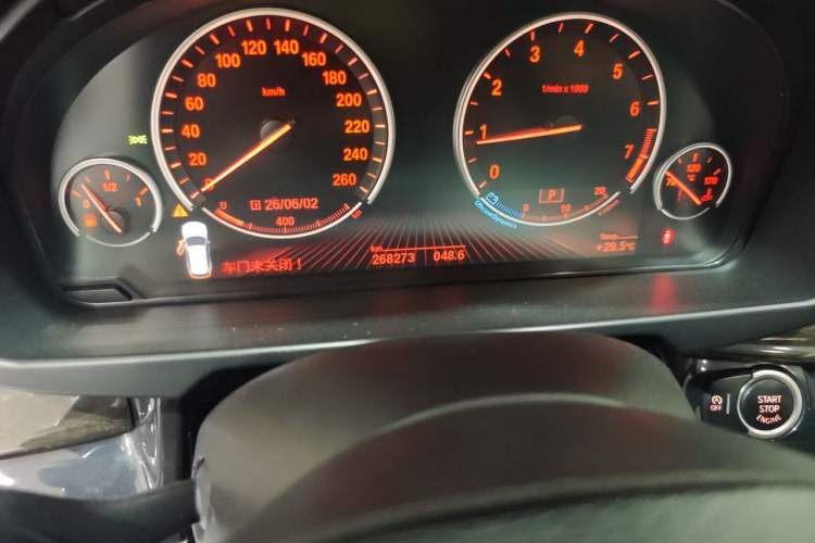 Used BMW X5 2014 xDrive35i Leading Model Odometer Close Up